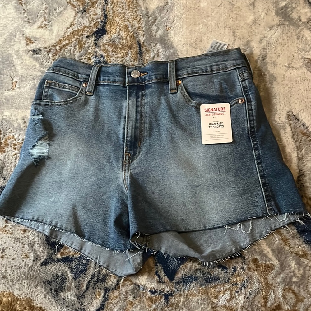 NWT Levi High Rise Shorts